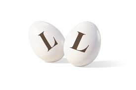 MAXTRIS CIOCOMANDORLA CIOCCOLATO BIANCO CON LETTERA IN ORO "L" GR. 200