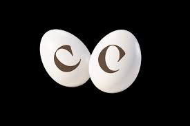 MAXTRIS CIOCOMANDORLA CIOCCOLATO BIANCO CON LETTERA IN ORO "C" GR. 200