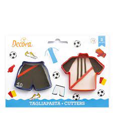 DECORA  TAGLIAPASTA PANTAOLONI E MAGLIA CALCIO 2 PZ